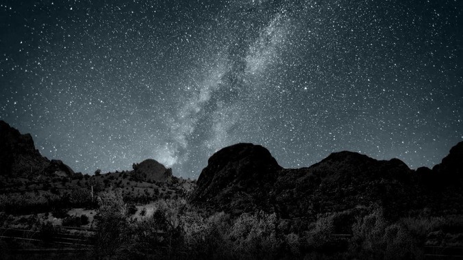 跟离异的女同事聊天时，她冒出一句：「你老婆还不如我，离了跟我过得了」，我该怎么回答？